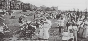 Church Parade, Southsea Common (foto en blanco y negro) de English Photographer