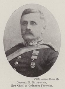 Coronel E. Bainbridge, nuevo jefe de fábricas de artillería de English Photographer