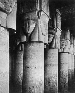 Columnas en el Templo de Hathor de English Photographer