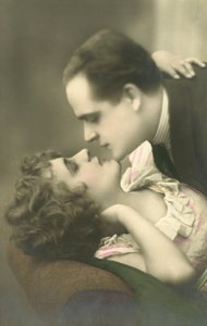 Pareja besándose de English Photographer