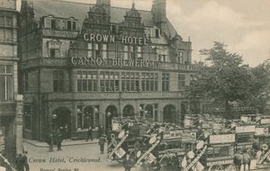 Hotel Crown, Cricklewood de English Photographer