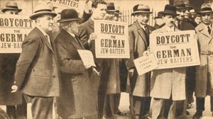 Manifestación en el Hyde Park de Londres para protestar contra la persecución de Hitler a los judíos en Alemania. de English Photographer