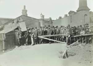 Eastferry Road liberando de lott, 1885 de English Photographer