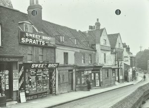 Eltham High Street: mirando al oeste desde Saint John