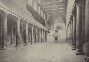 Entrada a la Iglesia de la Natividad, construida sobre el sitio de la posada donde nació Cristo de English Photographer