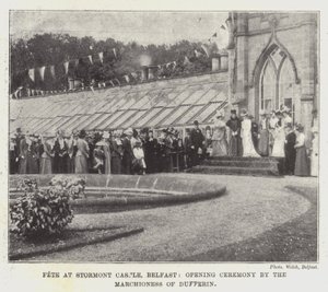 Fiesta en el Castillo Stormont, Belfast, ceremonia de apertura por la Marquesa de Dufferin de English Photographer