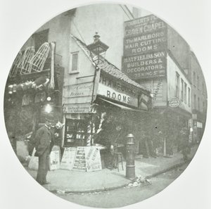 Fouberts Place, Westminster LB: por Kingly Street, 1890 de English Photographer