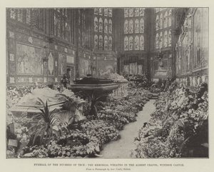 Funeral de la Duquesa de Teck, las Coronas Memoriales en la Capilla Albert, Castillo de Windsor de English Photographer