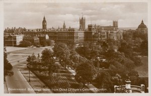 Edificios del Gobierno desde la Columna del Duque de York, Londres de English Photographer