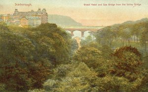 Gran Hotel y puente, Scarborough de English Photographer