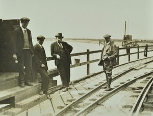 Grupo de hombres en Becontree Estate