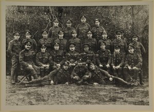 Retrato de grupo, posiblemente la Artillería Real a Caballo de Leicester, 1914-15 de English Photographer