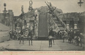 La aldea de Ceilán y la arena india de Hagenbeck, Exposición Franco-Británica, Londres de English Photographer