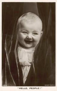 ¡Hola, gente! Niño sonriendo de English Photographer