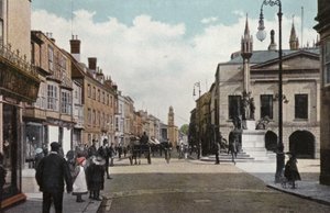 Calle Alta y Memorial de la Reina Victoria, Newport de English Photographer