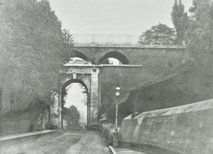 Highgate Archway, Archway Road Bridge: vista general del puente antiguo, 1896 de English Photographer