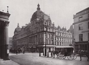 Teatro de Su Majestad y el Hotel Carlton, Haymarket de English Photographer