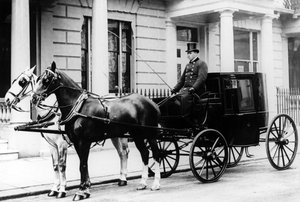 Carruaje tirado por caballos fuera de 24 Gloucester Square, Hyde Park, Londres, c.1890