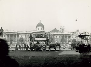 Transporte de tracción animal en Trafalgar Square de English Photographer