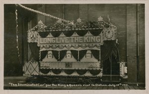 Tranvía iluminado para conmemorar la visita del Rey y la Reina a Oldham, 12 de julio de 1913 de English Photographer
