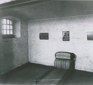 Vista interior de una celda condenada en la prisión de Newgate