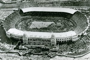 Invasión del estadio para la primera final de la Copa Wembley, 1923 de English Photographer