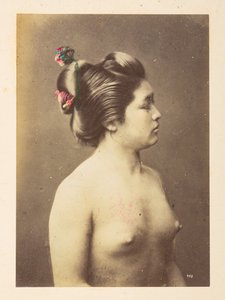 [Japonés] Chicas bañándose, Retrato de perfil derecho de medio cuerpo de una mujer joven desnuda,  Fotógrafo: Desconocido  Colección Lucas: Registro fotográfico de la gira mundial de Charles James y Morton P, Lucas de English Photographer