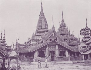 Khawn o Canopy frente a la Pagoda, Pagan de English Photographer