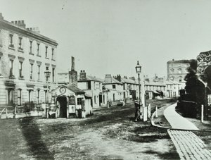 Kilburn Toll Gate en el extremo sur de Kilburn High Road por la intersección de Kilburn Priory, Camden Libraries, 1875 de English Photographer