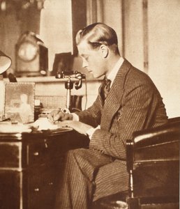 El Rey Eduardo VIII en su escritorio en el Palacio de St. James, Londres