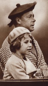 El rey Eduardo VIII y su sobrina, la futura reina Isabel II (foto b/n) de English Photographer