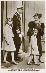 Rey Jorge VI y la Reina Isabel con sus hijas, Princesas Isabel y Margarita de English Photographer