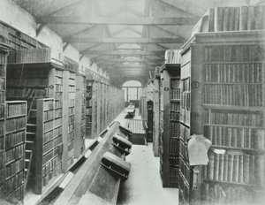 Biblioteca, Sion College, Victoria Embankment, Ciudad de Londres, 1885 de English Photographer