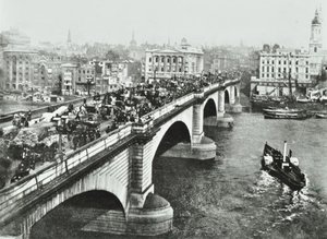 London Bridge: tráfico de caballos en el puente, 1895 de English Photographer