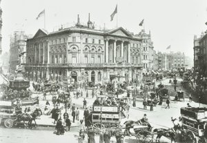London Pavilion, Piccadilly Circus, Westminster LB: mirando al este, 1895 de English Photographer