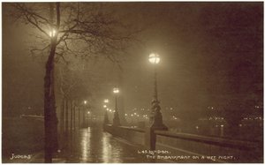 Londres, el Embankment en una noche húmeda (foto b/n) de English Photographer