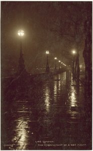 Londres, el Embankment en una noche húmeda (foto b/n) de English Photographer