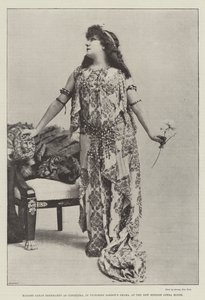Madame Sarah Bernhardt como Cleopatra, en el drama de Victorien Sardou, en el New English Opera House