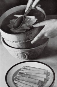 Preparación de una crema de verduras (foto b/n)