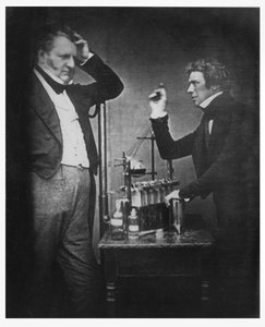 Michael Faraday (1791-1867) y John Frederic Daniell (1790-1845) (foto) de English Photographer
