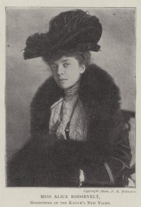 Miss Alice Roosevelt, Madrina del Nuevo Yate del Kaiser de English Photographer