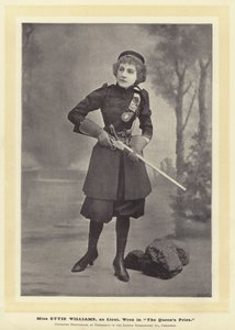 Miss Ettie Williams, como el Teniente Wren en El premio de la Reina