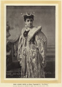 Señorita Jessie Bond, como Helen Tapeleigh en Go-Bang de English Photographer