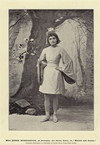 Miss Jessie Huddleston, como Dewman, el Hada del Amanecer, en Hansel y Gretel