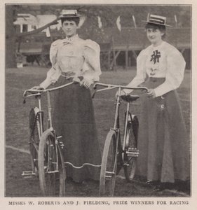 Señoritas W Roberts y J Fielding, ganadoras del premio por carreras de English Photographer