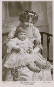 Sra. Seymour Hicks y su hija de English Photographer