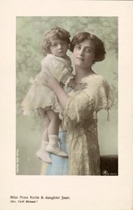 Nora Kerin, actriz inglesa de teatro y su hija, Joan de English Photographer