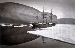 Polo Norte: Detenido por el hielo frente al cabo Prescott - en "Narrativa de un viaje al Mar Polar durante 1875-76", G.S. Nares, ed. Londres