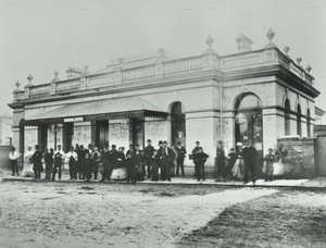 Notting Hill Gate Station: exterior del Metropolitan Railway, 1868 de English Photographer