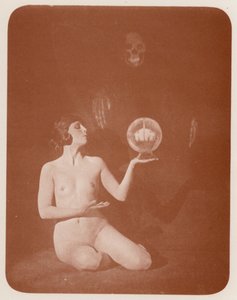 Arte nudista: La espina invisible (foto b/n)